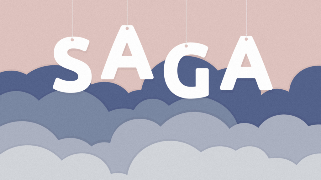 Illustration av en rosa himmel med fluffiga moln i blått, med texten "Saga" skrivet över bilden.